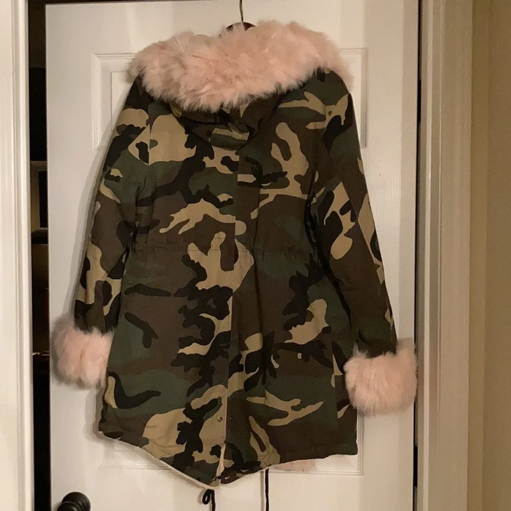 Roiii  NWT Camo Winter Parka Loose fitting Faux Fur coat size small - Picture 4 of 9